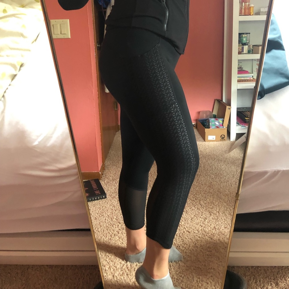 Athleta black capris with pockets